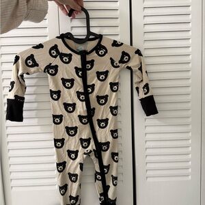 Charming Bear Pattern Kids Footie Pajama - Black and Cream